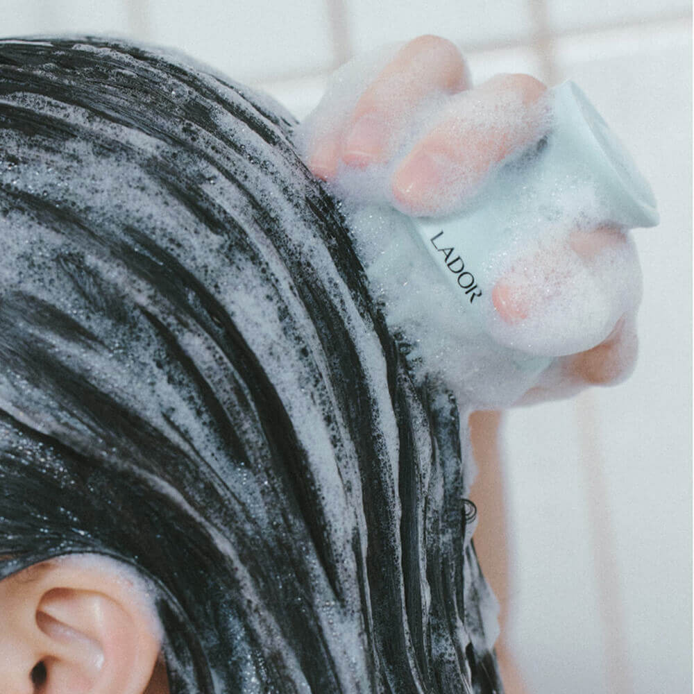 LADOR Dermatical Shampoo Brush Blue - Spazzola esfoliante per cuoio capelluto