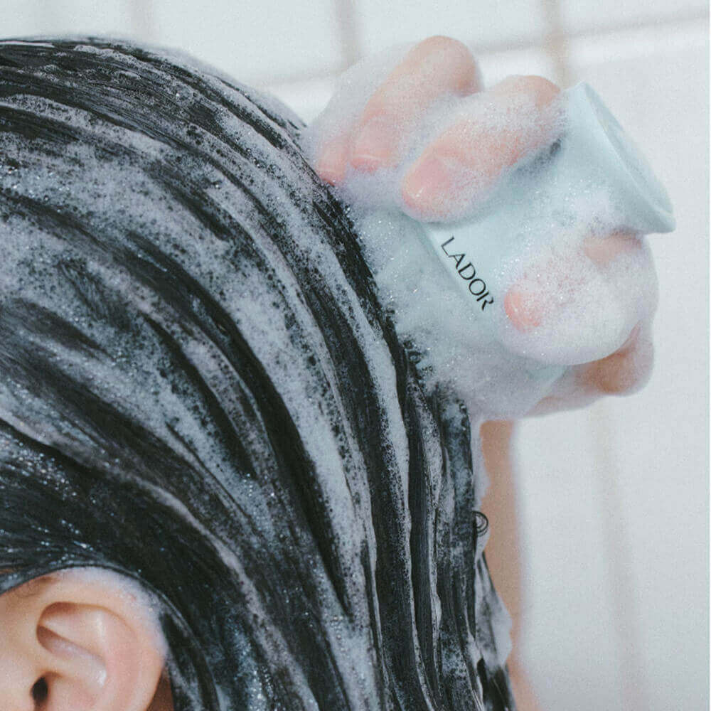 LADOR Dermatical Shampoo Brush Blue - Spazzola esfoliante per cuoio capelluto