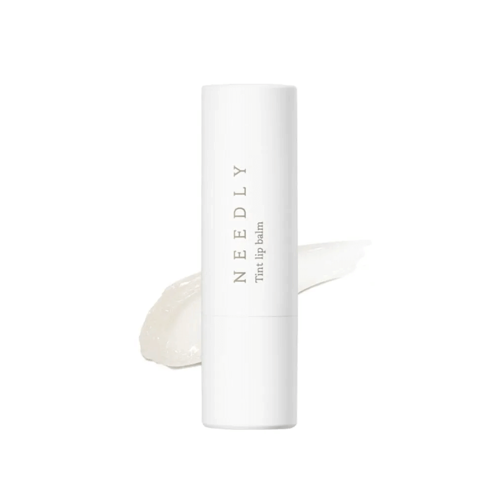 confezione di lip balm di colore bianco con scritta 'needly tint lip balm' di colore verde salvia e sul retro immagine esempio della texture dello stesso.