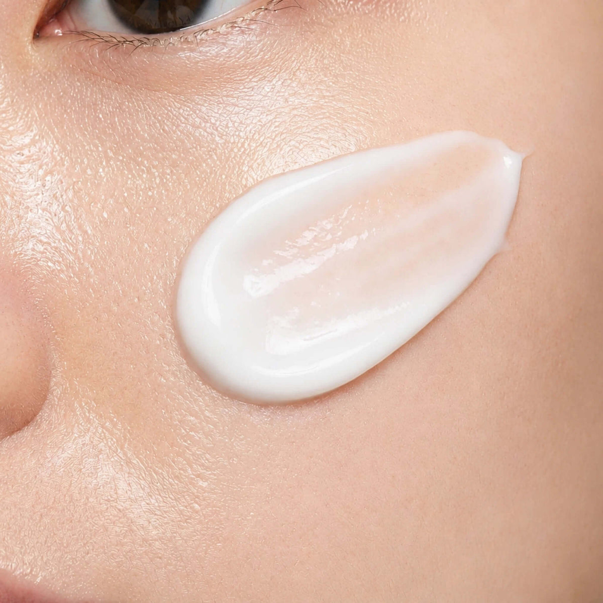 NOAV Centella Waterdrop Spa Sun Serum SPF50+PA++++ 50ml - Protezione solare coreana fluida